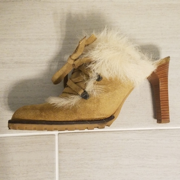 Coach "Kristy" Suede Mule with fur - Picture 7 of 8
